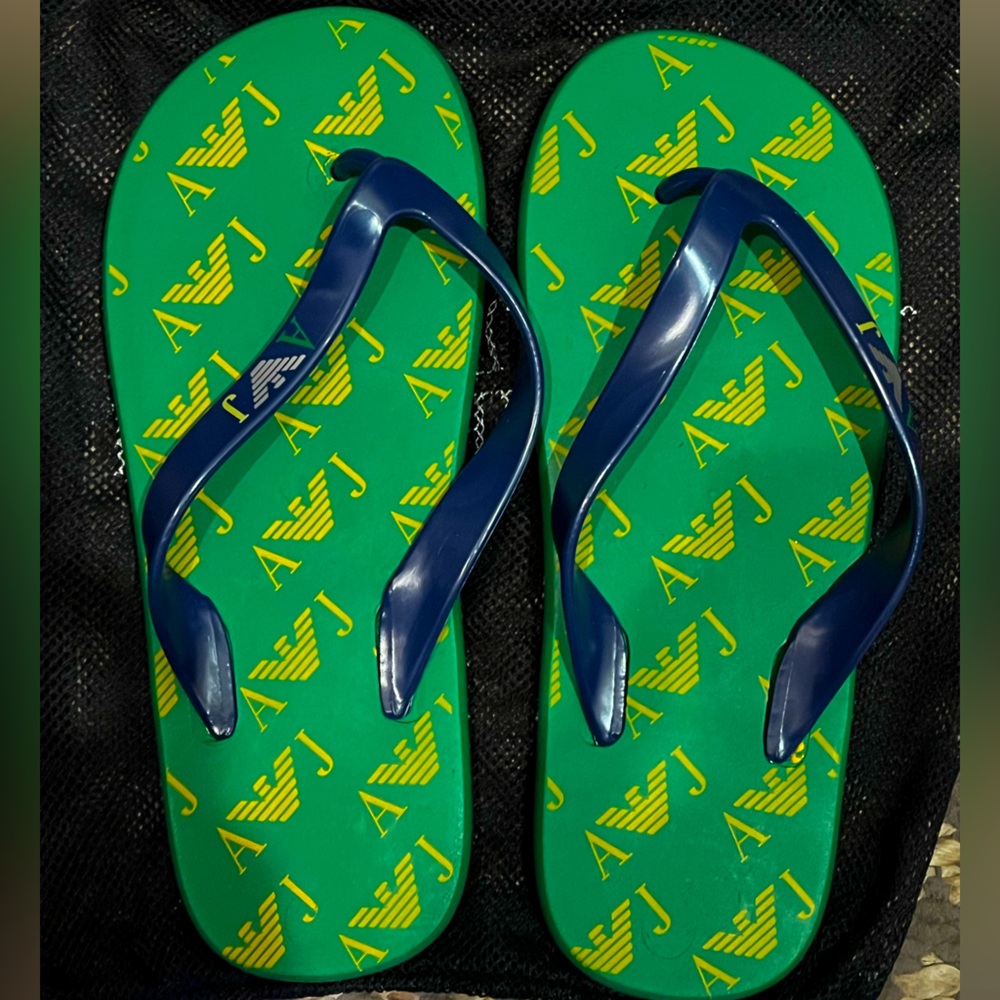 ARMANI JEANS LOGO PRINT GREEN/YELLOW FLIP-FLOP SIZE 44 NEVER WORN! BAG INCLUDED!